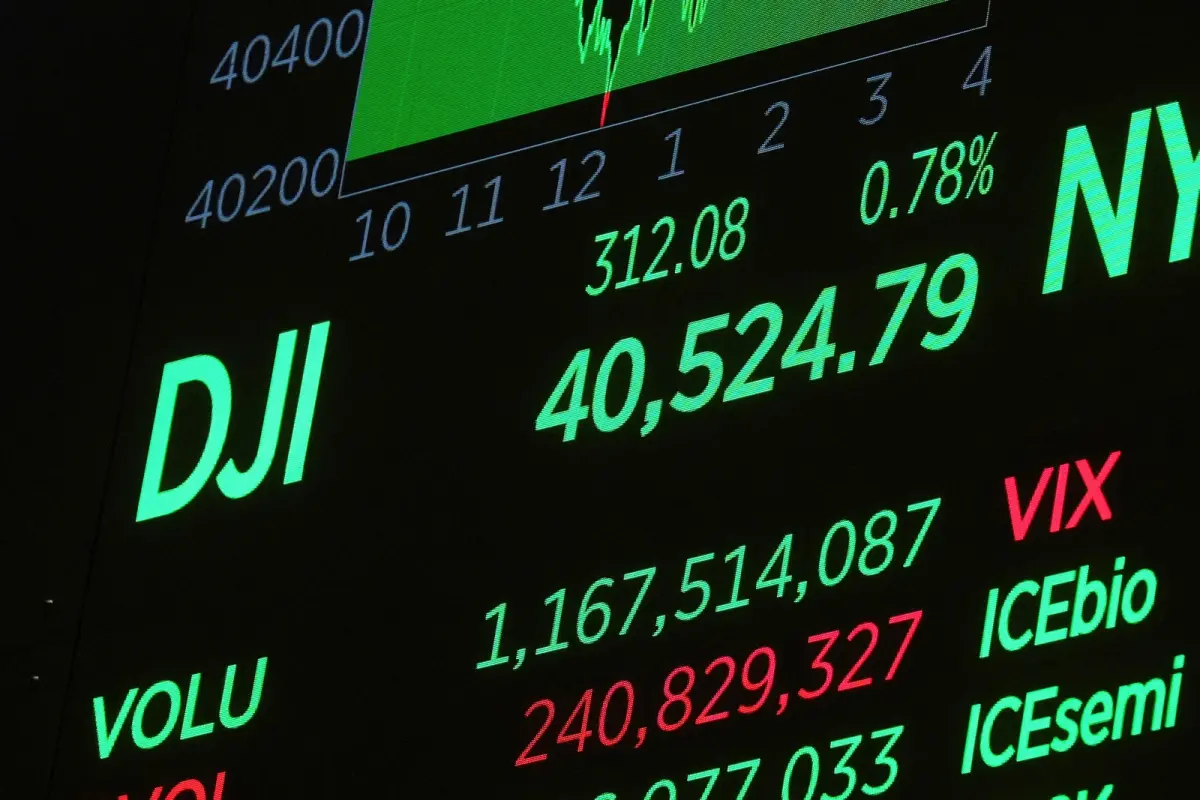 ▲受到對等關稅暫緩、部分半導體項目豁免等消息激勵，美股14日收盤，主要指數全面收紅，（圖／美聯社／達志影像）