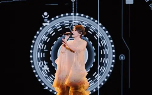 林憶蓮演唱會「2度噴淚道歉」原因曝光！下台又發長文惹哭粉絲
