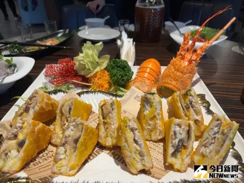 巴結媽咪 范頭家端「阿母好食光」滿滿童年回憶配美食 ▲「客家龍蝦三明治」,以金沙鹹蛋黃沙拉醬,結合鮮甜龍蝦肉與蘿蔔錢入餡,濃郁美味一吃上癮。(圖/記者金武鳳攝,2025.4.15)