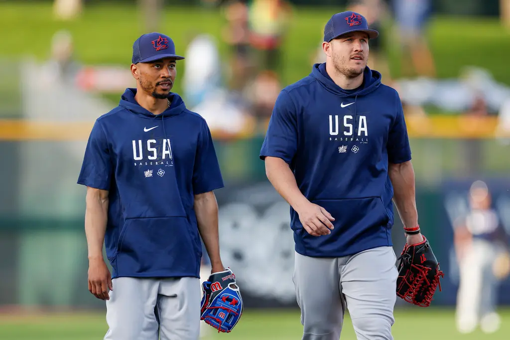 ▲MLB洛杉磯道奇隊球星Mookie Betts（左）於美國時間4月15日受訪時，表達了參加2026年世界棒球經典賽（World Baseball Classic）的強烈意願。美國隊長Aaron Judge也力邀Mike Trout（右）加入。（圖／美聯社／達志影像）