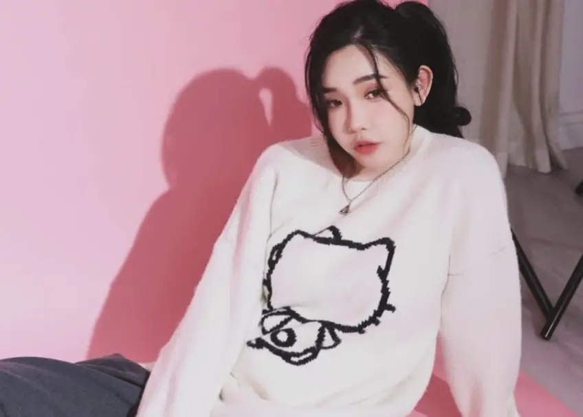 ▲許允樂（如圖）面對前夫張兆志連日來透過直播為她昔日遭到惡意霸凌討公道，引發一連串的風波，繼續照常過生活，但業配圖文中卻寫著「活成自己喜歡的樣子就好」，心中似乎不無感慨。（圖／摘自許允樂IG）