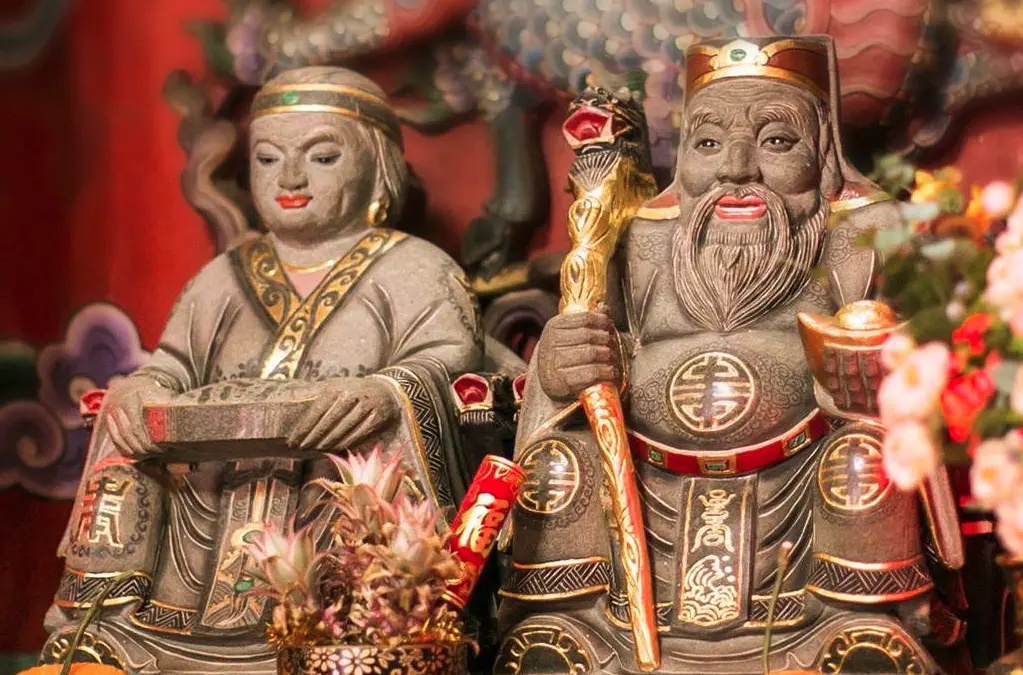 ▲今（15）日為民間信仰中的土地婆誕辰，雖然土地婆不像土地公那樣經常獨立設壇供奉，但其實土地婆所掌管的範圍包含家庭安穩、財庫興旺、夫妻和諧，全都與日常息息相關。（圖／取自命理師謝沅瑾老師臉書）