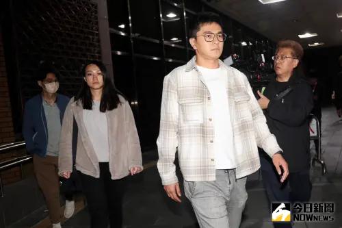 罷免吳思瑤、吳沛憶爆幽靈連署 「罷吳四騎士」20萬到50萬交保 ▲劉思吟(左)、李孝亮(右)分別以50萬、30萬交保。(圖/記者李政龍攝)
