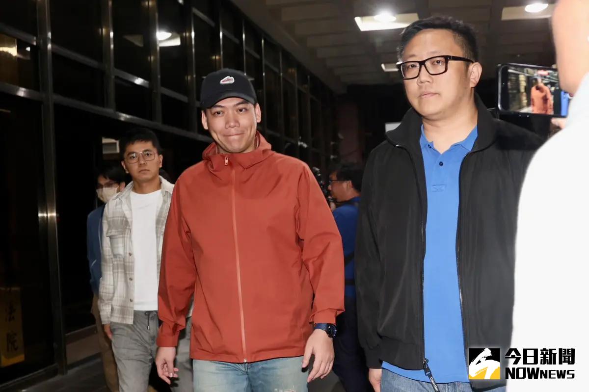 ▲李孝亮（左）30萬交保，賴苡任（中）、滿志剛（右）都以50萬交保。（圖／記者李政龍攝）