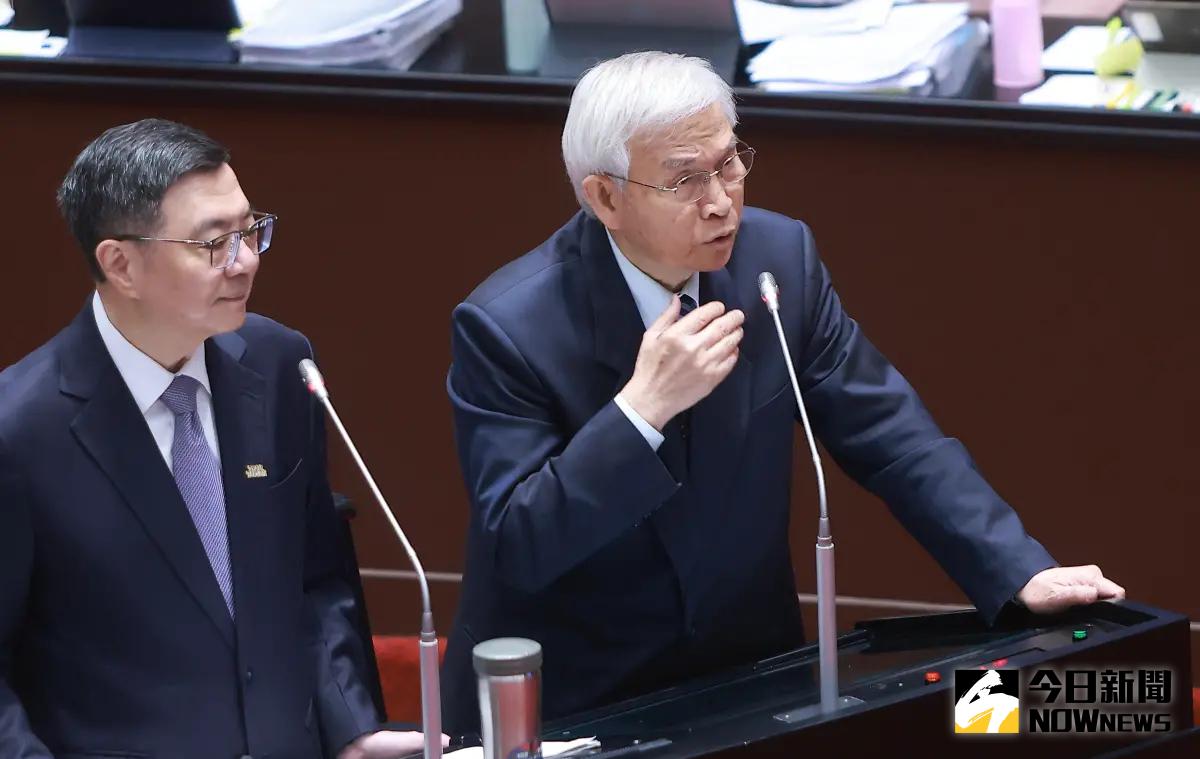 央行出手台幣驚險守住30元！財經網美喊：這樣就對了！把禿鷹趕走| 政治快訊| 要聞| NOWnews今日新聞