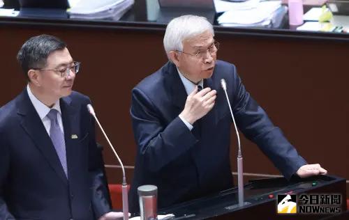央行出手台幣驚險守住30元!財經網美喊:這樣就對了!把禿鷹趕走