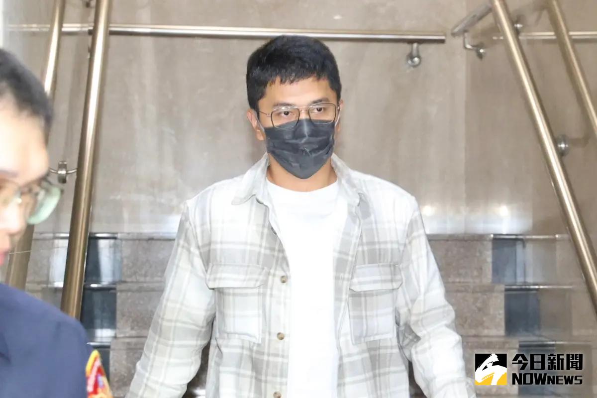 ▲李孝亮在臉書發文分析3個北檢開偵查庭的狀況。（圖／記者李政龍攝）