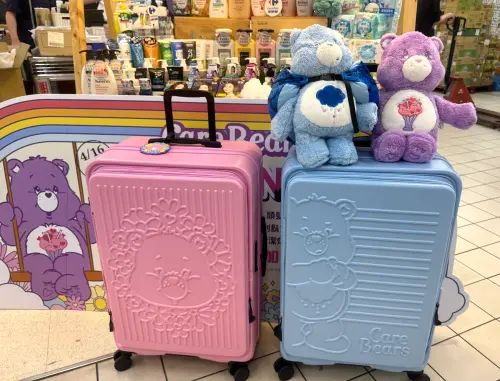 ▲Care Bears 28 吋行李箱，加價購2999元。（圖／記者鍾怡婷攝）