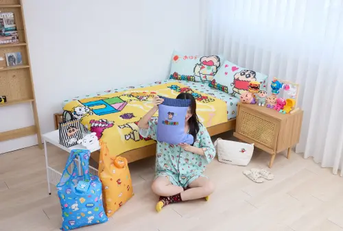 ▲康是美有《蠟筆小新》周邊爆笑登場，自4月16日至6月19日只要消費滿388元即可加購全系列限定商品。（圖／康是美提供）