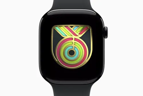 ▲4 月 24 日Apple Watch 使用者圓滿三個「活動記錄」圓圈即可獲得限量版獎章，以及適用於「訊息」的 10 款動畫貼圖和一枚動態徽章。（圖／官方提供）