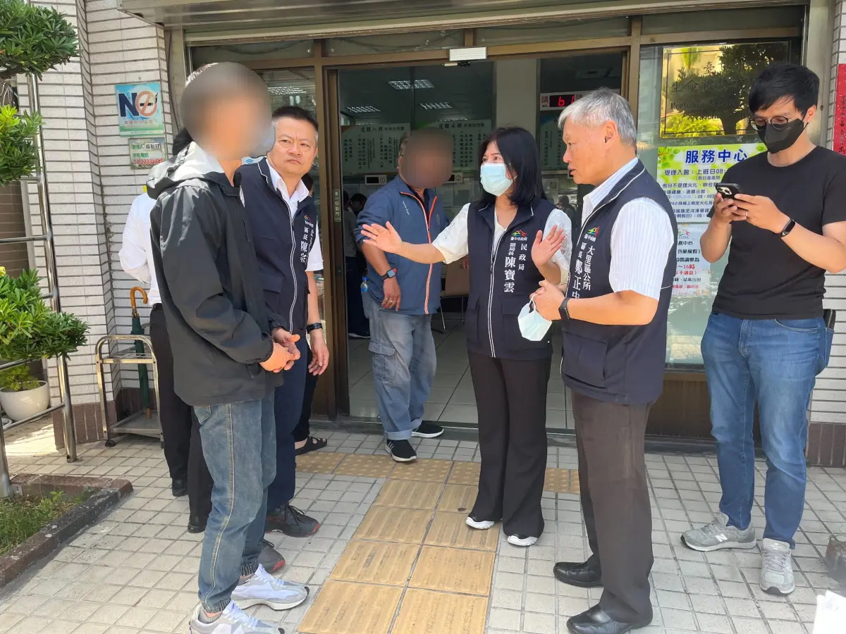 ▲民政局副局長陳寶雲、北屯區長陳宗祈、大里區長鄭正忠前往關心罹難者家屬(圖／民政局提供2025.4.15)