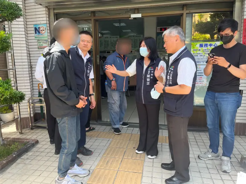 ▲民政局副局長陳寶雲、北屯區長陳宗祈、大里區長鄭正忠前往關心罹難者家屬(圖／民政局提供2025.4.15)