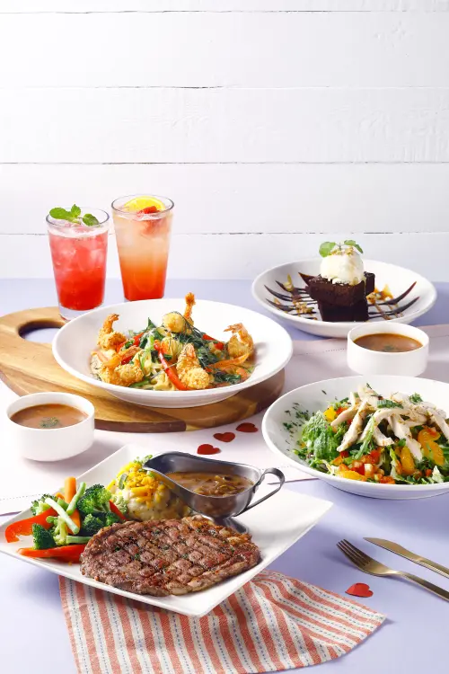▲秀擁抱媽媽照片，TGI FRIDAYS送吃開胃菜「香酥馬芝拉條」。（圖／開展餐飲提供）