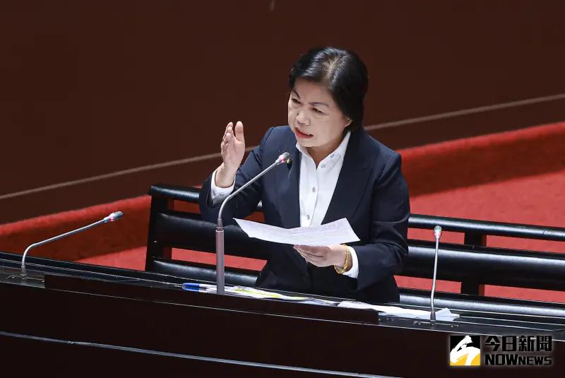▲國民黨立委楊瓊瓔對於普發現金表示樂觀其成，但也希望中央先施行立院通過的普發現金。（圖／記者葉政勳攝）