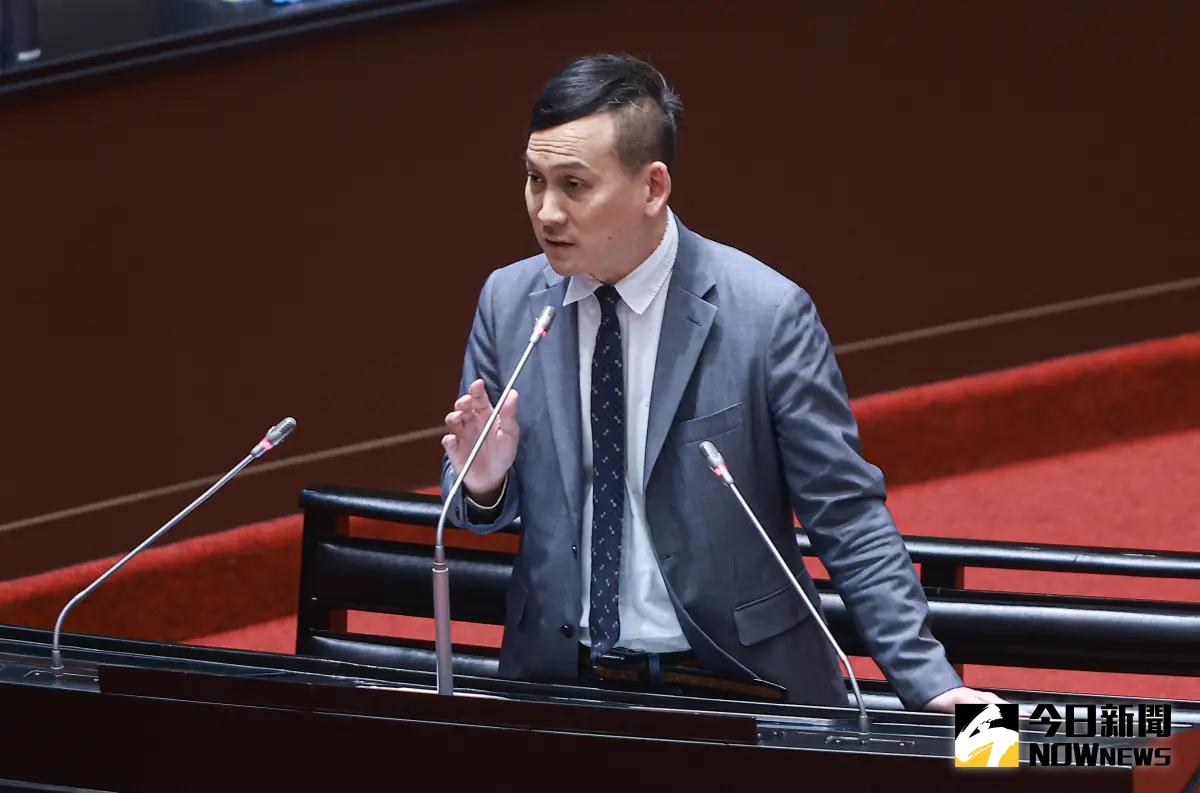 ▲王浩宇直言，罷免葉元之至少要補5000份才安全。（圖／記者葉政勳攝 , 2025.04.15）