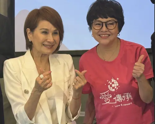 ▲向娃（左）和紀寶如都神采奕奕，氣色都很好。（圖／記者蘇詠智攝）