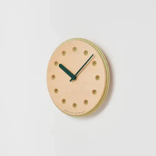 ▲日本第一大設計時鐘品牌Lemnos的「Paper-Wood《點》設計時鐘」