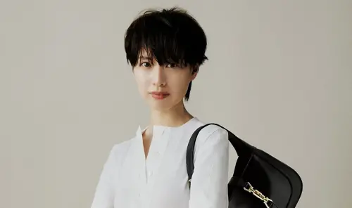 ▲戶田惠梨香今日在IG曬出好幾張照片，只見她一改過往長髮造型，將頭髮剪成「精靈短髮」，氣色看起來也不錯，讓不少粉絲十分驚喜。（圖／戶田惠梨香 IG）