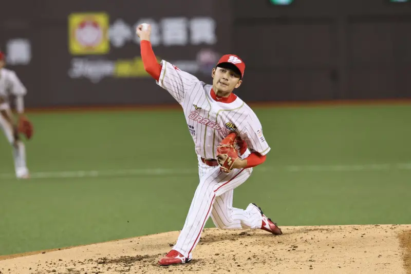 ▲味全龍徐若熙首戰6局失1分，卻吞下敗投。（圖／味全龍提供）