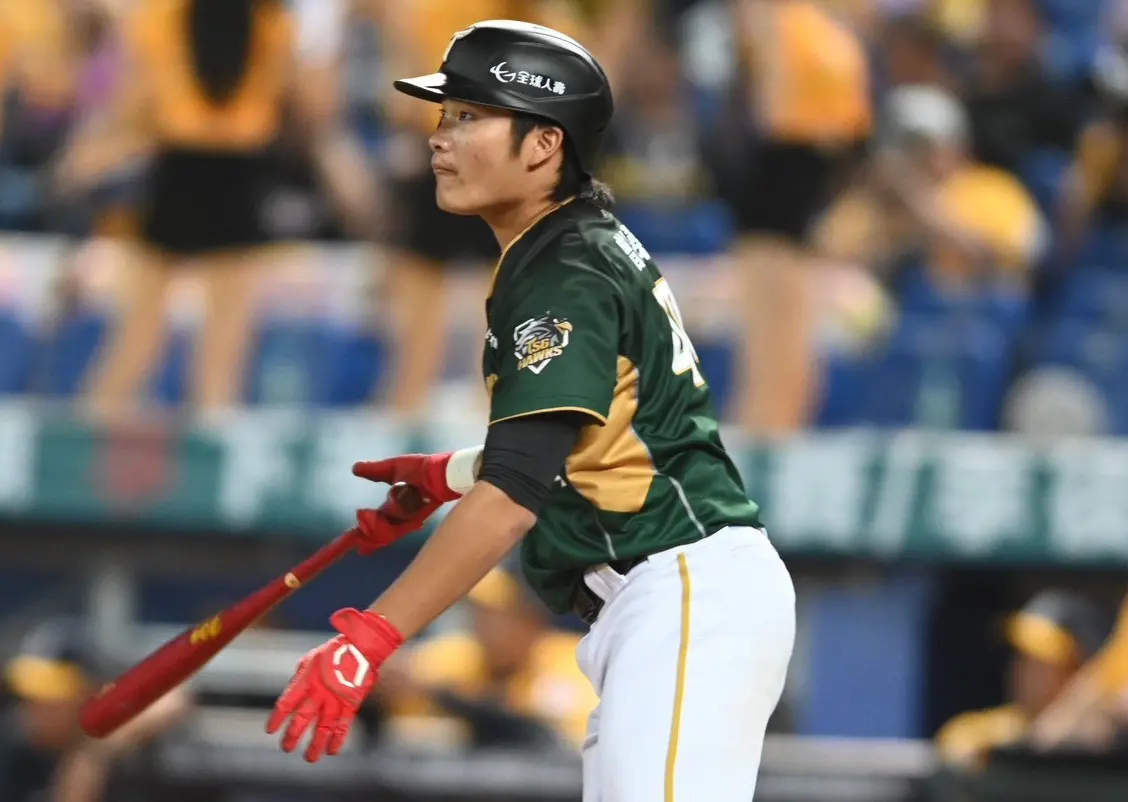 ▲台鋼雄鷹外野手曾昱磬對中信兄弟敲出致勝高飛犧牲打，幫助球隊以4：3獲勝。（圖／台鋼雄鷹提供）