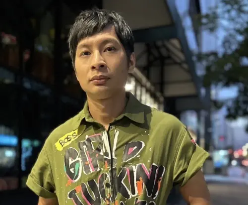 ▲逸祥（如圖）仍然懷念去世一年的演藝界好友山豬，提到沒能在對方生前最後通話，仍覺得是人生中最大遺憾。（圖／摘自黃逸祥粉絲團FB）