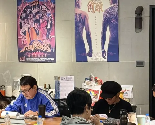▲羅志祥(右)與王識賢(左)一起在新電影的讀本會上現身,彼此將要合作《角頭》團隊打造的新片。(圖/摘自張威縯Threads) ▲羅志祥(右)與王識賢(左)一起在新電影的讀本會上現身,彼此將要合作《角頭》團隊打造的新片。(圖/摘自張威縯Threads)