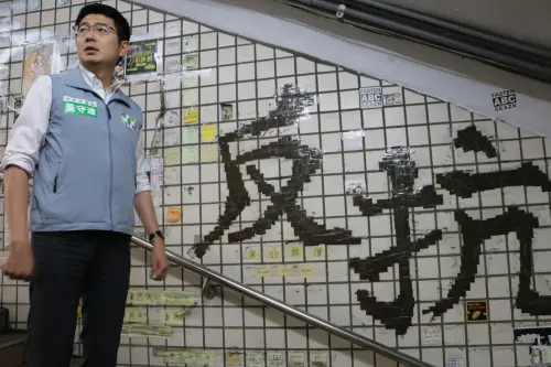 台中連儂牆遭無預警清除 盧秀燕慘揹鍋!禍首廣三SOGO道歉了 ▲台中市議員黃守達現場勘查後,發現部分牆面仍保持完整。(圖/翻攝黃守達臉書,2025.04.16)