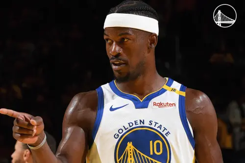 NBA附加賽附加賽,金州勇士在主場以121:116驚險擊敗曼菲斯灰熊,挺進季後賽,將在季後賽首輪迎戰休士頓火箭。這場比賽,Stephen Curry與Jimmy Butler雙雙砍下超過35分,聯手將勇士從危機中救出,引爆球迷熱烈討論。 ▲NBA附加賽附加賽,金州勇士在主場以121:116驚險擊敗曼菲斯灰熊,挺進季後賽,將在季後賽首輪迎戰休士頓火箭。這場比賽,Stephen Curry與Jimmy Butler雙雙砍下超過35分,聯手將勇士從危機中救出,引爆球迷熱烈討論。(圖/取自金州勇士X)