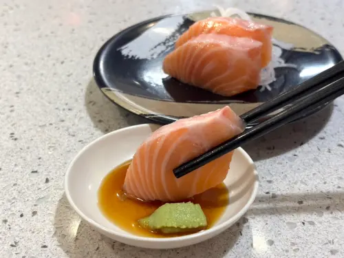 迴轉壽司「鮭魚之亂」開打！一貫壽司20元　爭鮮、一条通增量參戰
