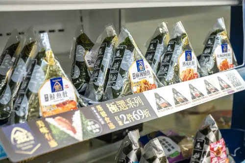 「極選系列」首波三款新口味採用日本全家水產物料,以多款高品質魚種與日本傳統調味技術,細膩呈現層次風味。(圖/全家提供) ▲「極選系列」首波三款新口味採用日本全家水產物料,以多款高品質魚種與日本傳統調味技術,細膩呈現層次風味。(圖/全家提供)