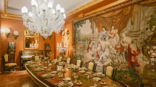 ▲館內展示出歐洲貴族餐桌美學以及麥森(Meissen)四季蓋瓶。（圖／莉·瓷藝博物館提供）