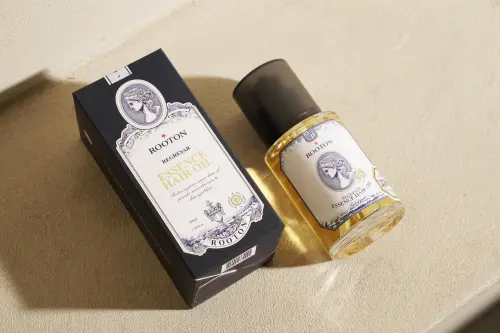 ▲「喚活極萃雙效修護髮油」蘊含珍稀深海海藻精華與多重保水植物油，日夜都可使用。（圖／官方提供）