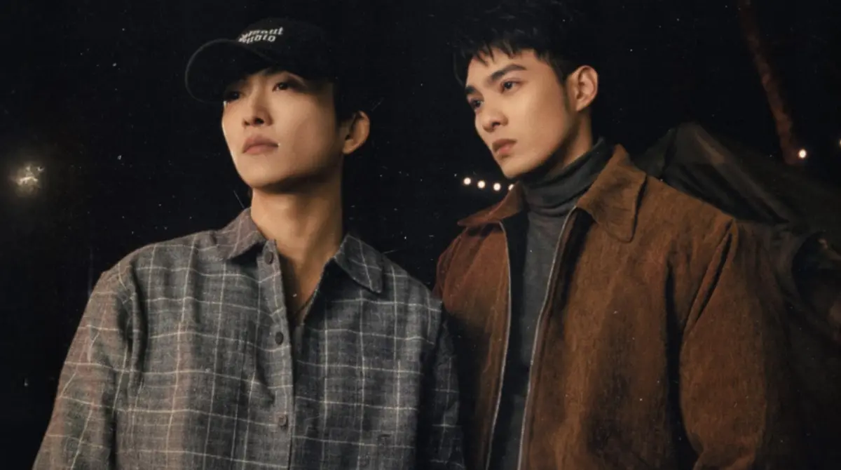 ▲邱鋒澤（左）與黃偉晉（右）推出新單曲〈永遠永遠〉，共孕育出「愛的結晶」，2人首度嘗試民謠曲風，歌詞中一句「我會陪你一直走到最後」唱出2人深刻兄弟情。（圖／原音娛樂 提供）