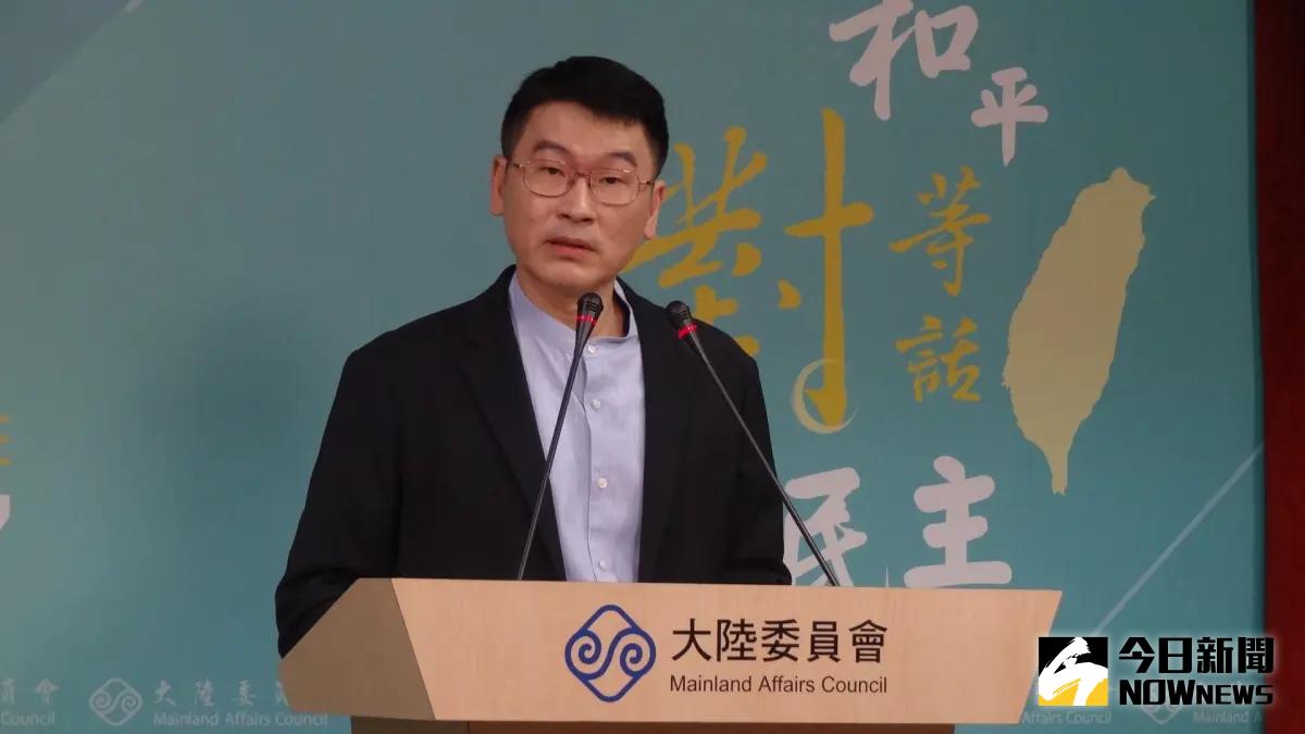 ▲針對中配除籍補件引恐慌，陸委會副主委梁文傑公布新「具結」方案。（圖／記者呂炯昌攝，2025.04.16）