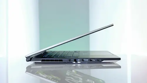 GIGABYTE AERO X16 AI筆電,16.75 mm 極致輕薄機身設計,結合高達92%螢幕機體佔比。(圖/技嘉提供) ▲GIGABYTE AERO X16 AI筆電,16.75 mm 極致輕薄機身設計,結合高達92%螢幕機體佔比。(圖/技嘉提供)