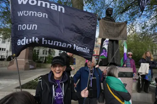 英國最高法院裁定法律上「女性=生理女」!跨性別人士批違反人權