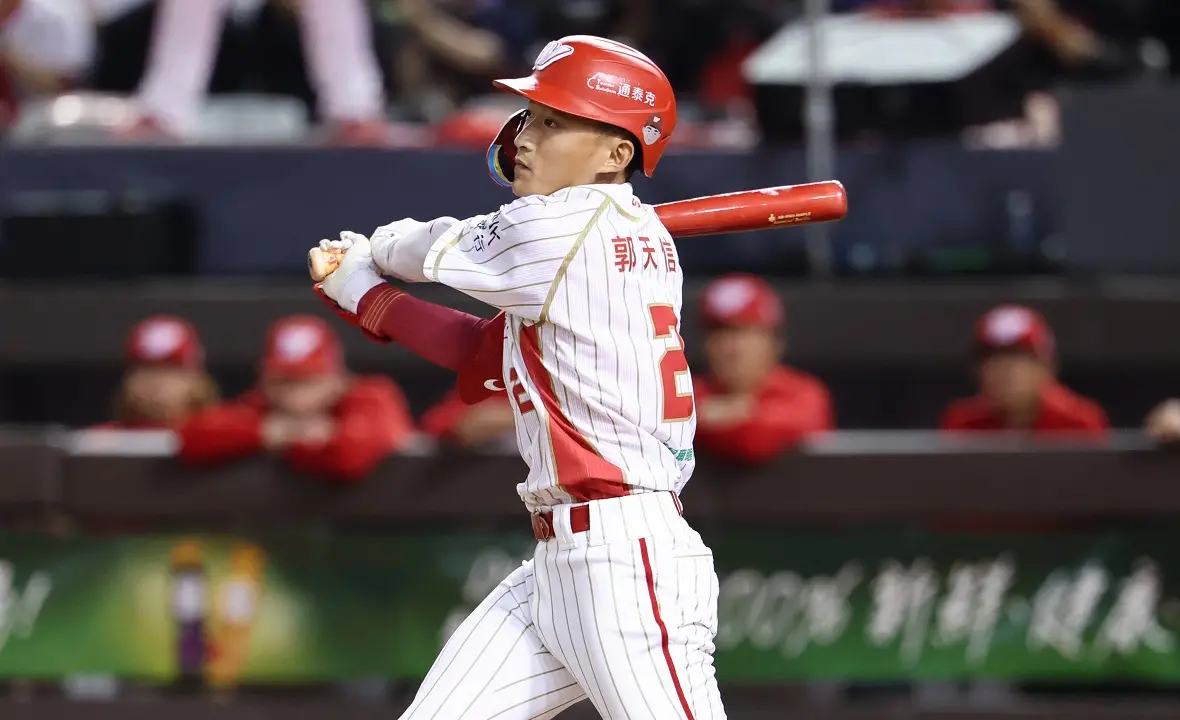 ▲郭天信單場3打數2安打，收下2分打點，還與隊友李凱威同場達標生涯500安成就，榮獲單場MVP。（圖／味全龍提供）