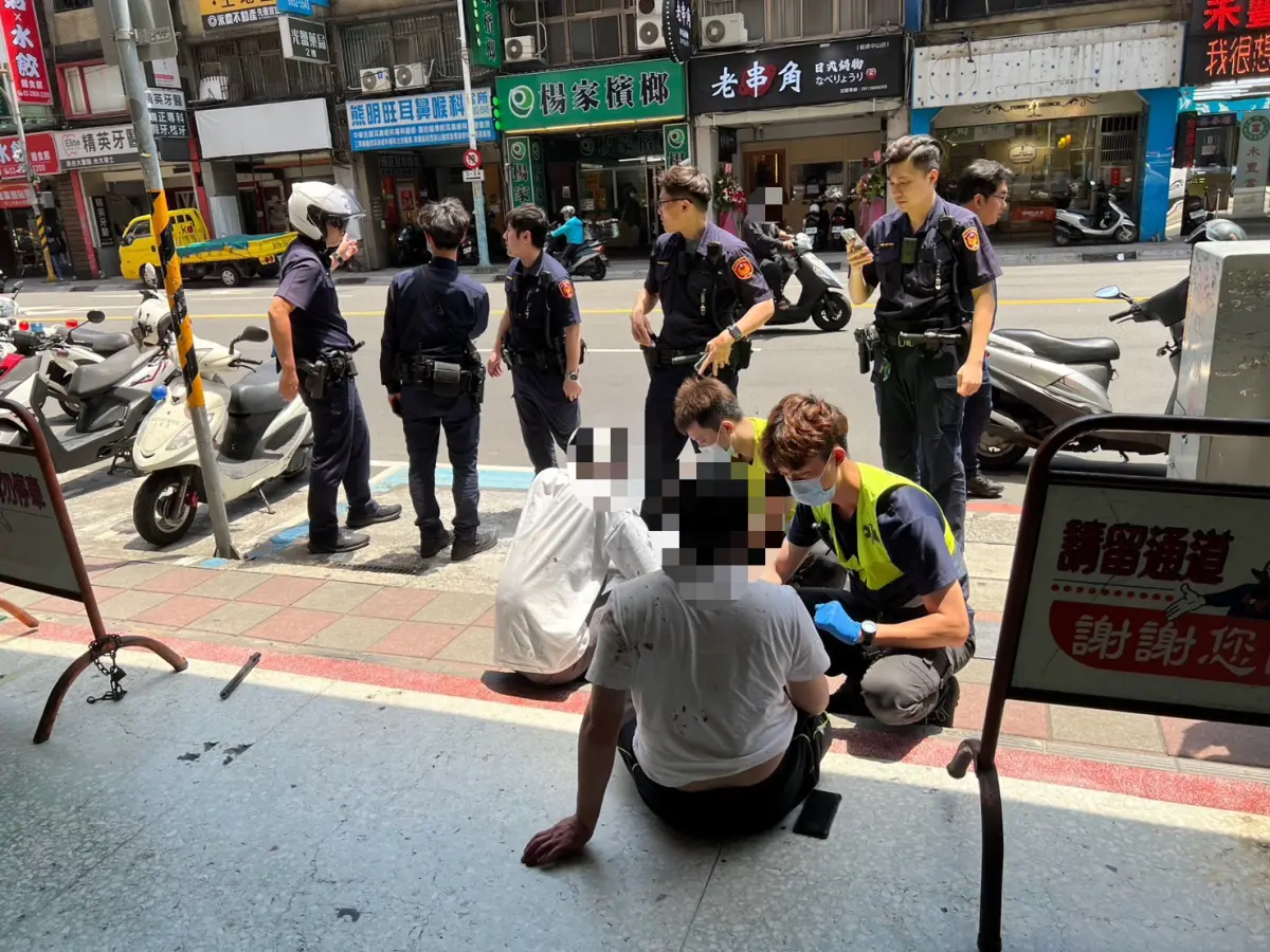 ▲兒子在學校跟同學打架鬧上法院調解，沒想到才剛開完庭，雙方父親也大打出手。（圖／警方提供）