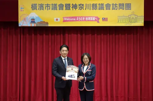 ▲康裕成與橫濱市議會議員森泰隆、高田修平，2024年7月甫在台日交流高峰會in台南見面，不到一年再次相約南台灣，二位議員還帶了新朋友。（圖／高市議會提供）