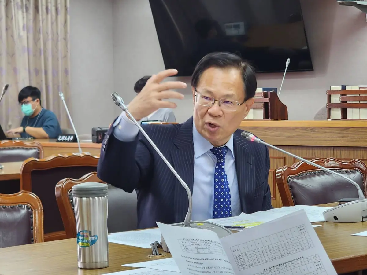 ▲民眾黨立院黨團副總召張啓楷表示，將提案修法讓中配可直接以「具結」替代廢籍證明。（圖／張啓楷辦公室提供）