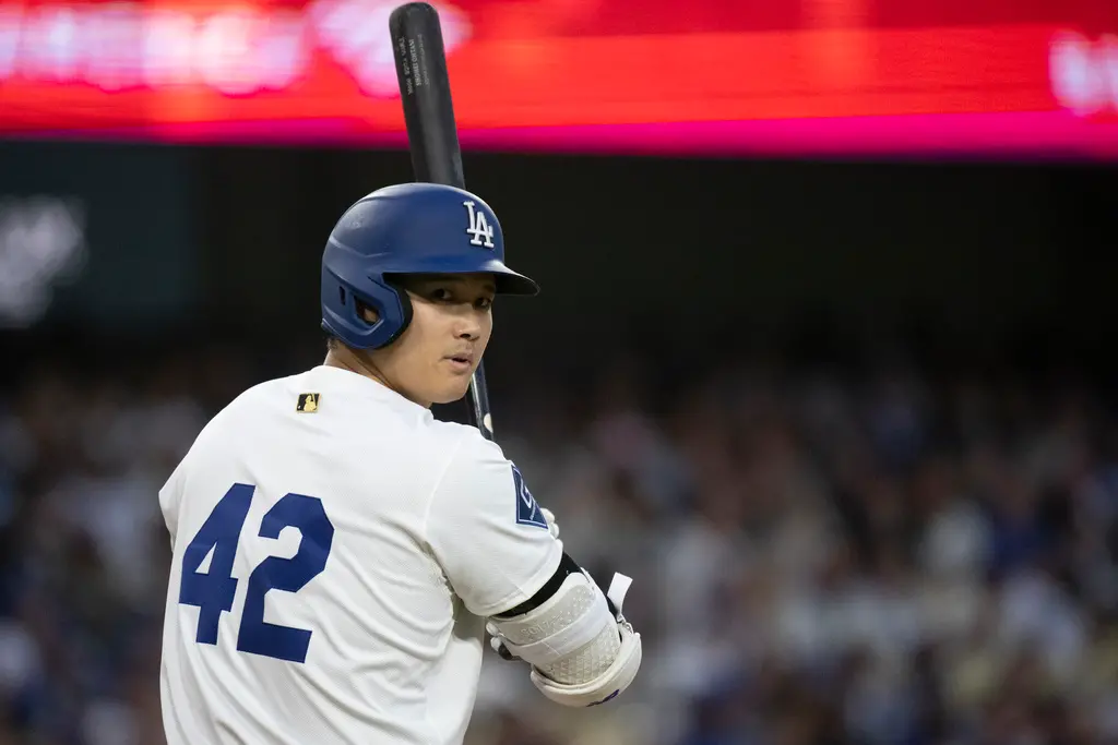 ▲大谷翔平在首局首打席便以驚人的火力擊出本季第6轟，這支全壘打不僅是他本季首次的先頭打者砲，更以約130公尺（427英尺）的飛行距離，成為他本季最遠的一擊，打球初速高達178.6公里，展現MVP等級的實力。（圖／美聯社／達志影像）