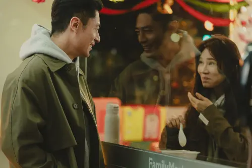 ▲霍建華在《忘了我記得》中，飾演謝盈萱（右）的丈夫。（圖／Netflix提供）