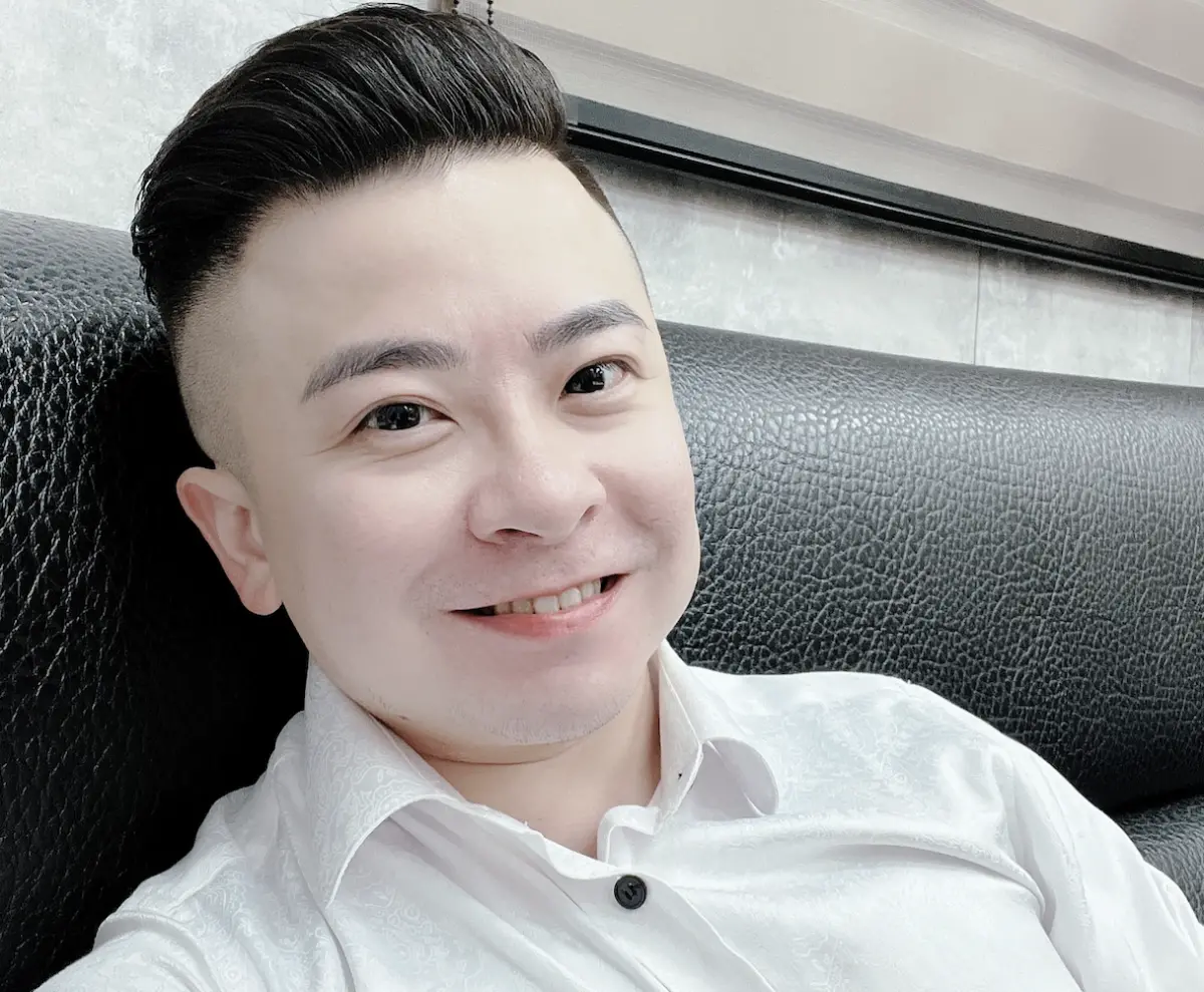 ▲疲老闆（如圖）和昔日好兄弟鳳梨撕破臉，指控對方「0元」收購公司，《NOWnews今日新聞》整理2人恩怨懶人包，讓您一次就看懂。（圖／疲老闆臉書）