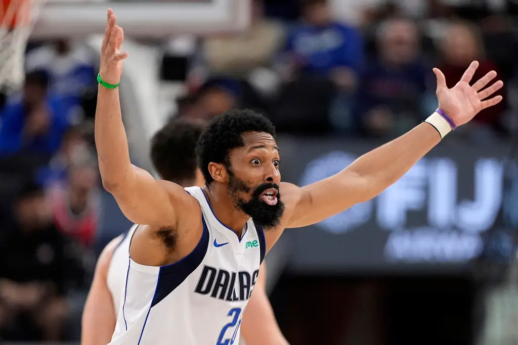 ▲Spencer Dinwiddie與夏洛特黃蜂隊達成一年合約協議，將與主控LaMelo Ball聯手。（圖／美聯社／達志影像）