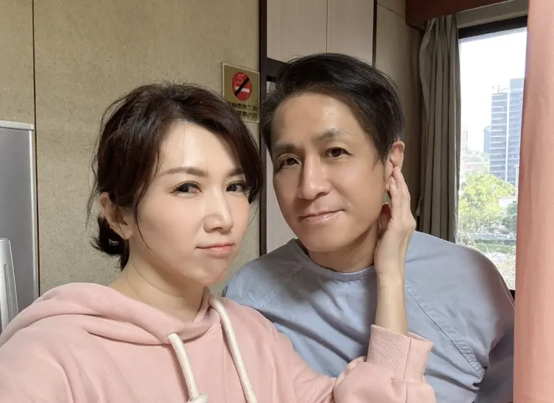 ▲廖家儀（左）老公2個月前騎腳踏車跌倒，結果造成顱內出血，在2個月後才爆發，緊急動引流手術。（圖／翻攝自廖家儀臉書）