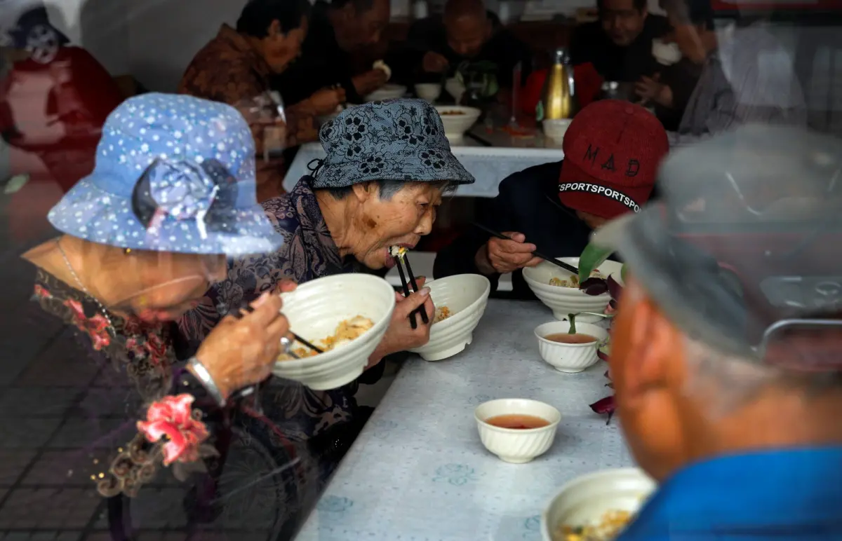 ▲中國對抗關稅的方法之一，就是設法將外銷轉為內需，而擁有數十年積蓄、享有退休金的銀髮族就是目標之一。（示意圖／美聯社／達志影像）