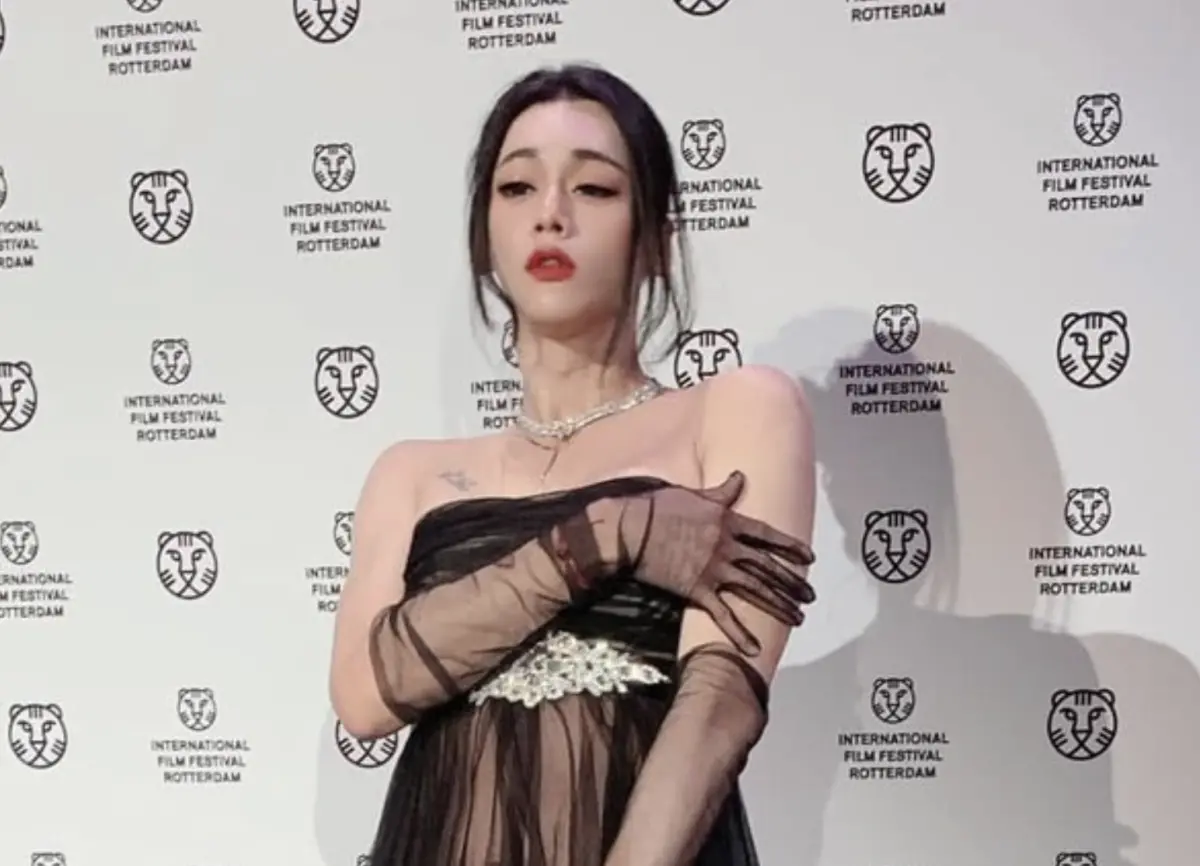 ▲號稱「台南范冰冰」的蔡書綺（如圖），隨著導演雲翔連續兩年前進鹿特丹影展，表示在《誰在看著我們》全裸上演「貴妃出浴」是臨時加戲，自己難為情不太敢看。該片演員大都有清涼裸戲，畫面超過100幕。（圖／攝露士提供）