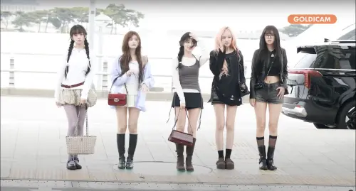 IVE成員兪眞、Liz、秋天、Leeseo、Rei(右到左)先行抵達機場。(圖/翻攝自Golden Disc YouTube) ▲IVE成員兪眞、Liz、秋天、Leeseo、Rei(右到左)先行抵達機場。(圖/翻攝自Golden Disc YouTube)