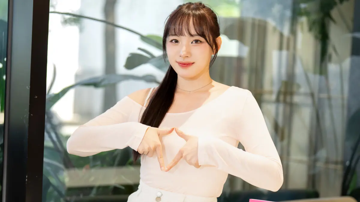 ▲河智媛分析她所認為的台韓應援不同之處，也透露自己是靠騎自行車來保持蜜大腿的最佳狀態。（圖／So-net提供）