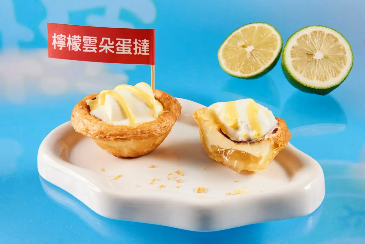 ▲台灣肯德基全新開賣「檸檬雲朵蛋撻」！優惠代碼「40644」爽吃「最便宜蛋撻23元」買法曝光，下殺比買一送一便宜。全台7-11獨家開賣「延世大學草莓生乳包」第二件79折。（圖／肯德基提供）